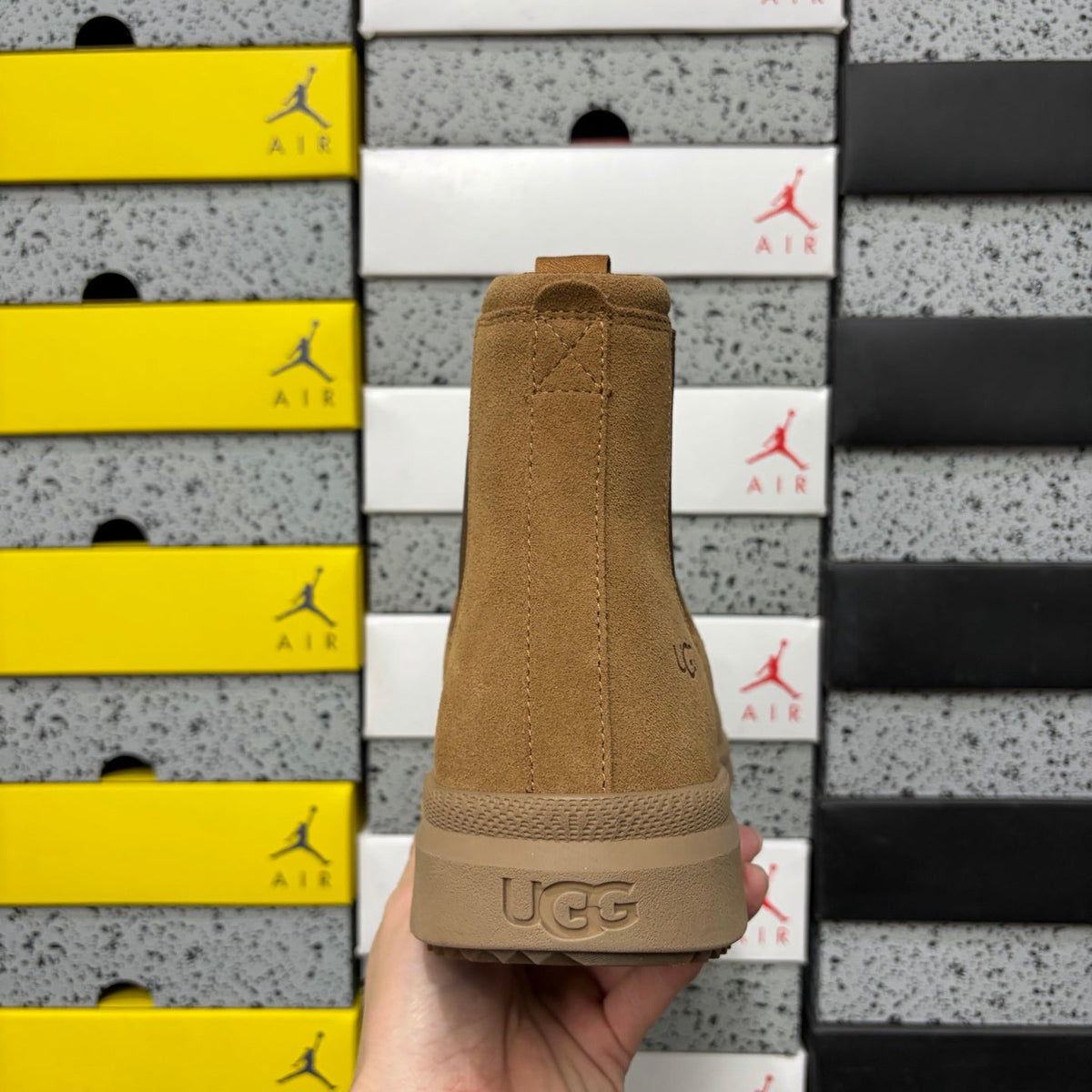 UGG Chelsea Boot – Suede Pull-On Ankle Boot with Contrast Elastic Gusset, Shearling Lining & Chunky Lug Sole in Wheat