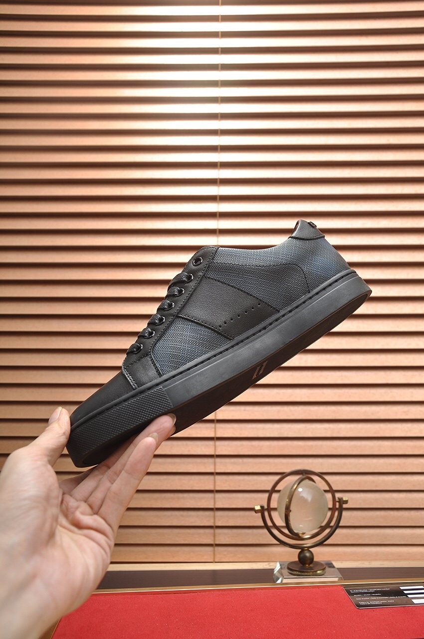 Burberry Panel Low-Top Sneakers