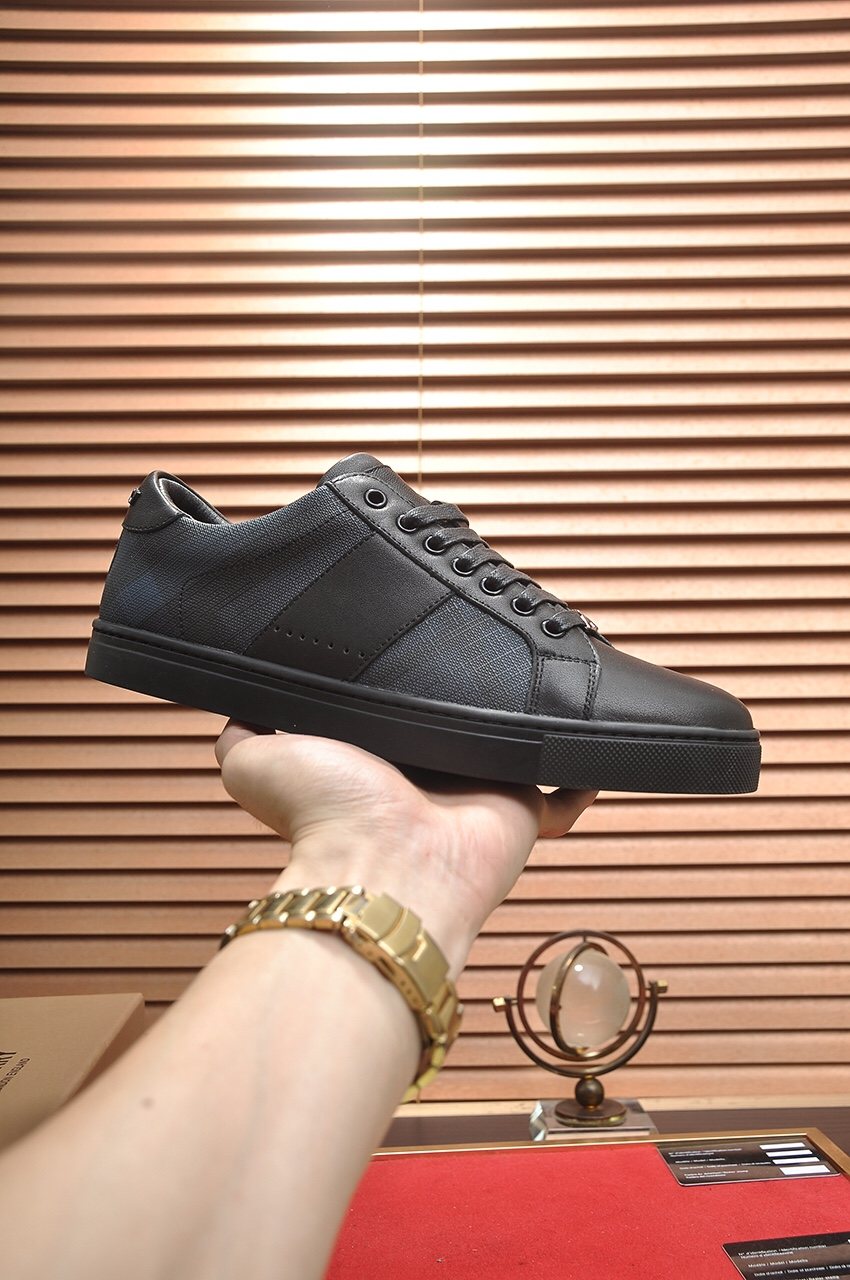 Burberry Panel Low-Top Sneakers